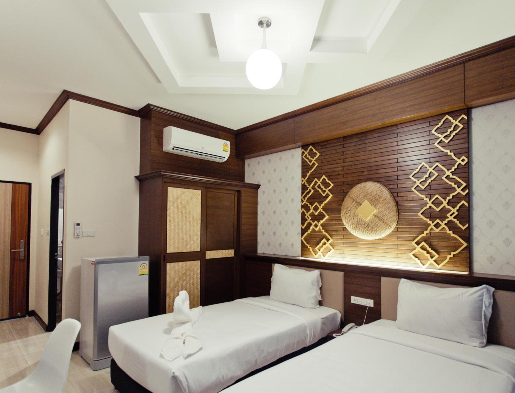 The Proud Hotel Убонратчатхани Номер фото