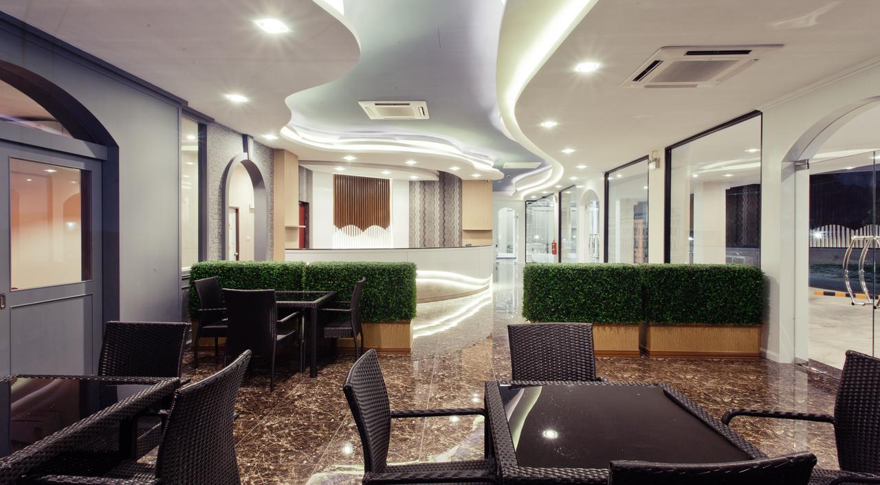 The Proud Hotel Убонратчатхани Экстерьер фото