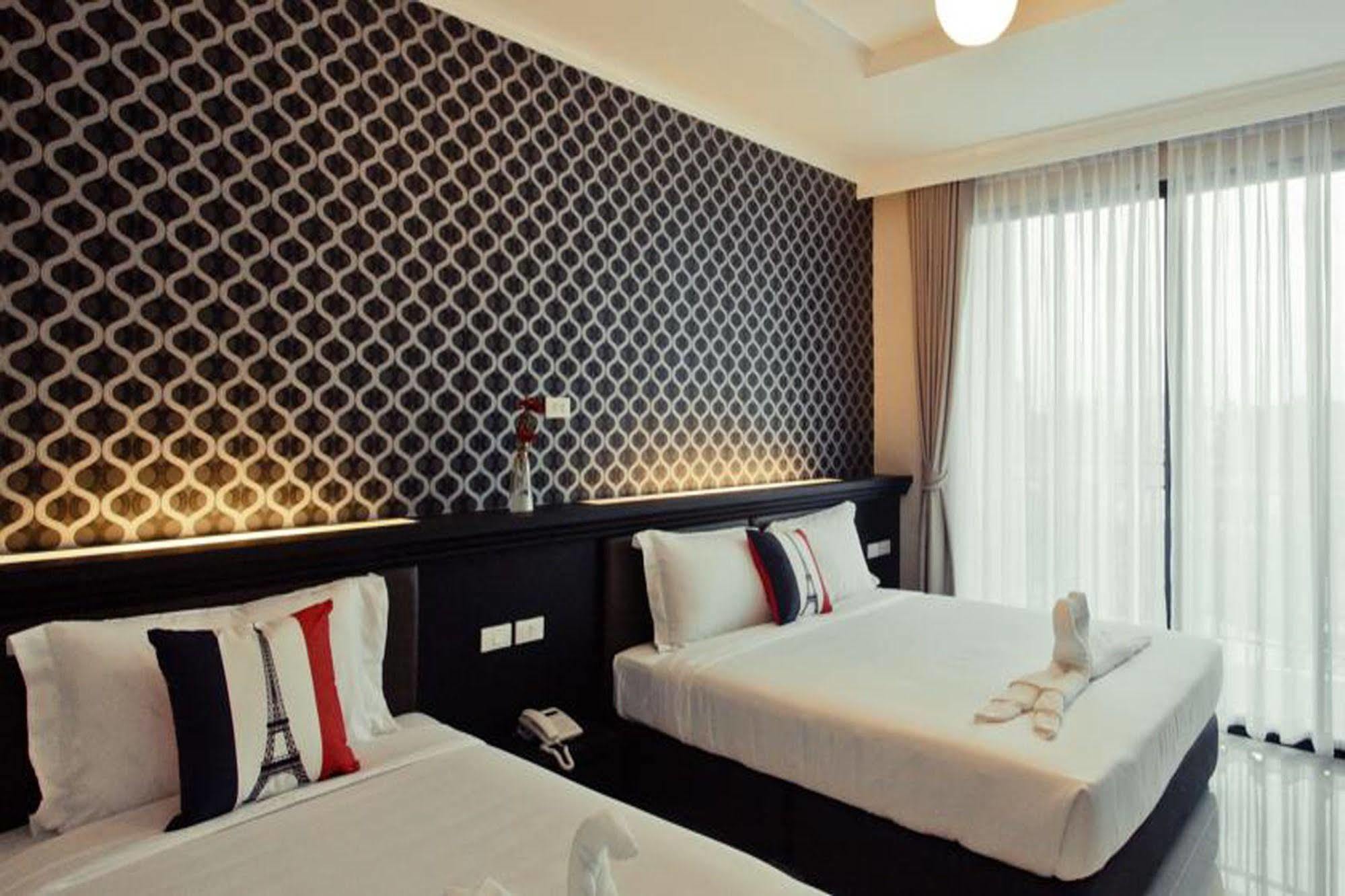 The Proud Hotel Убонратчатхани Экстерьер фото